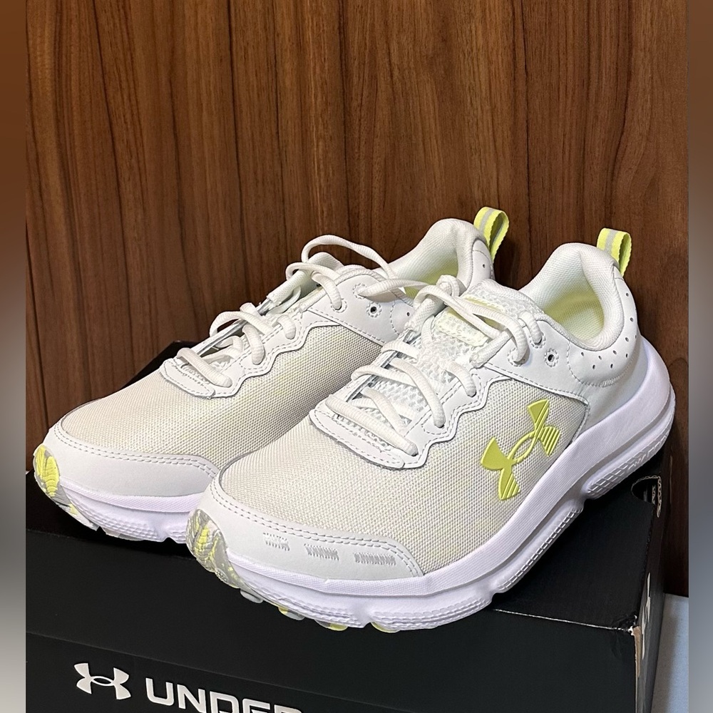 Under Armour Women's Charged
Assert 10 White 3026179-110
Running Shoes Size 10